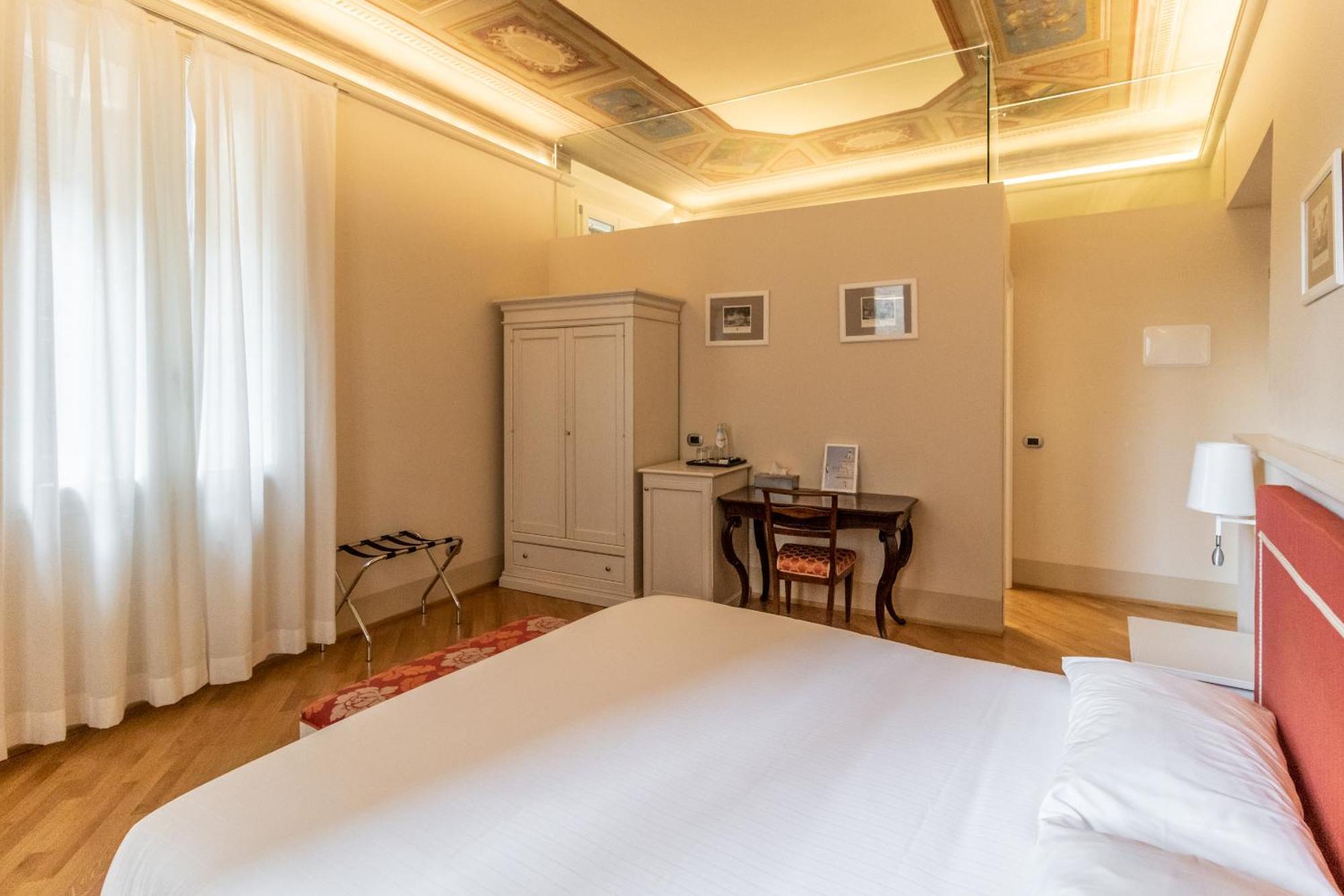 Casa Isolani Luxury Rooms Piazza Maggiore 1 ボローニャ エクステリア 写真